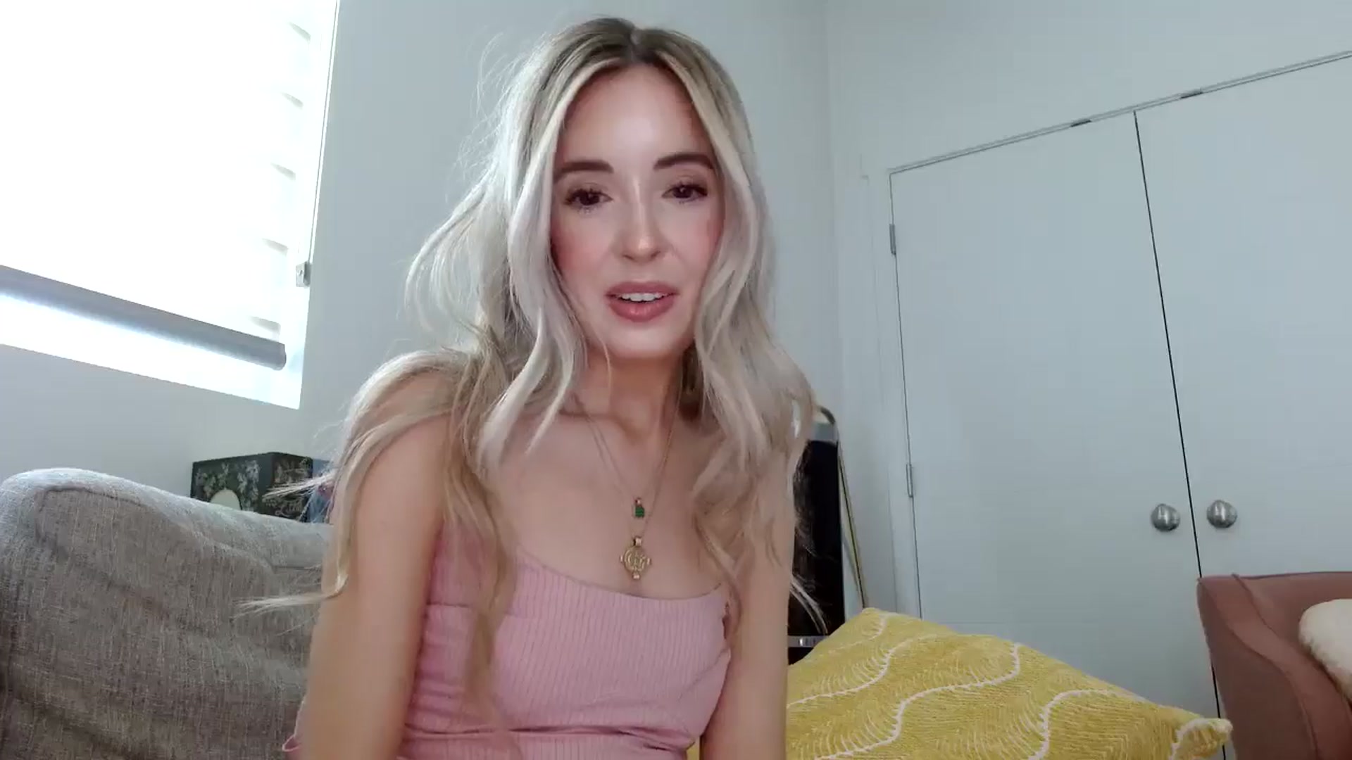 Gallery image thumbnail from Vegansoda's myfreecams stream on, 06/02/2024, 17:58 image 3 of 20