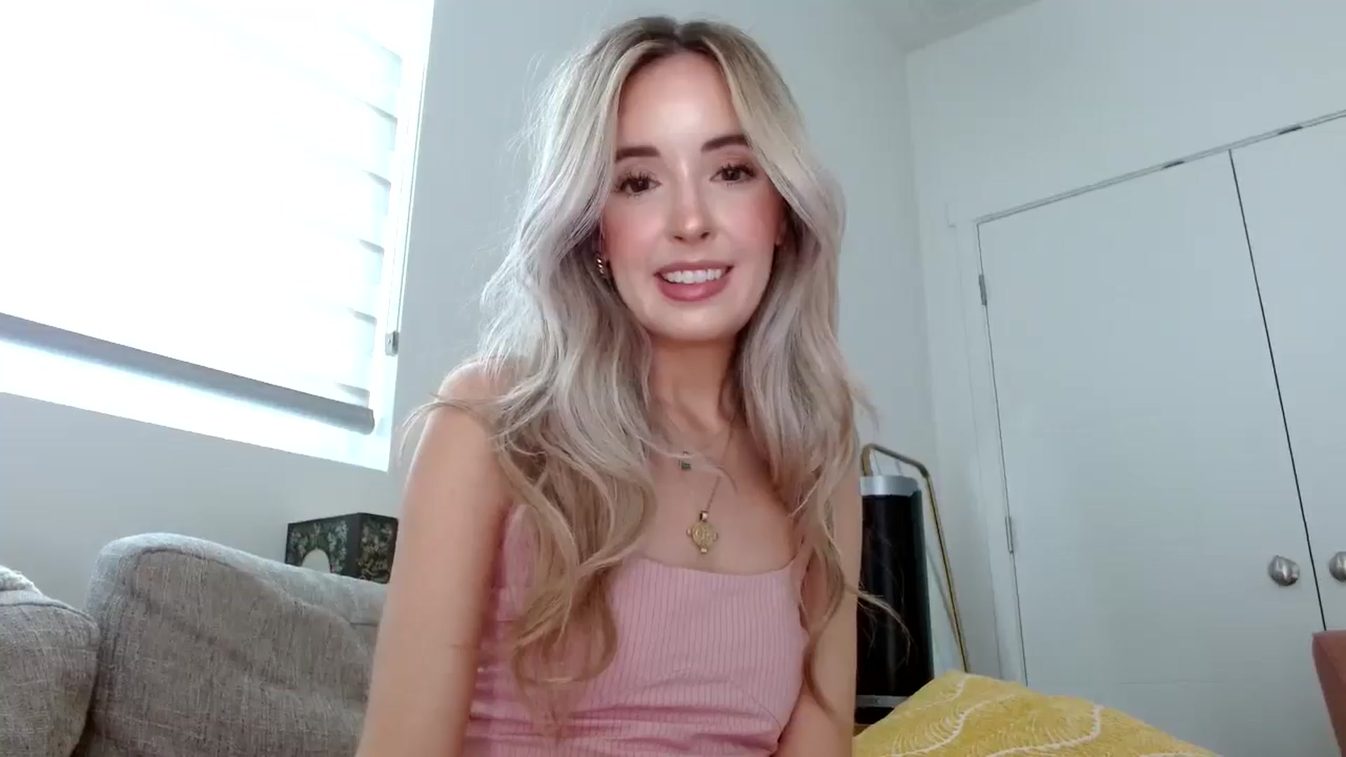 Gallery image thumbnail from Vegansoda's myfreecams stream on, 06/02/2024, 17:58 image 9 of 20