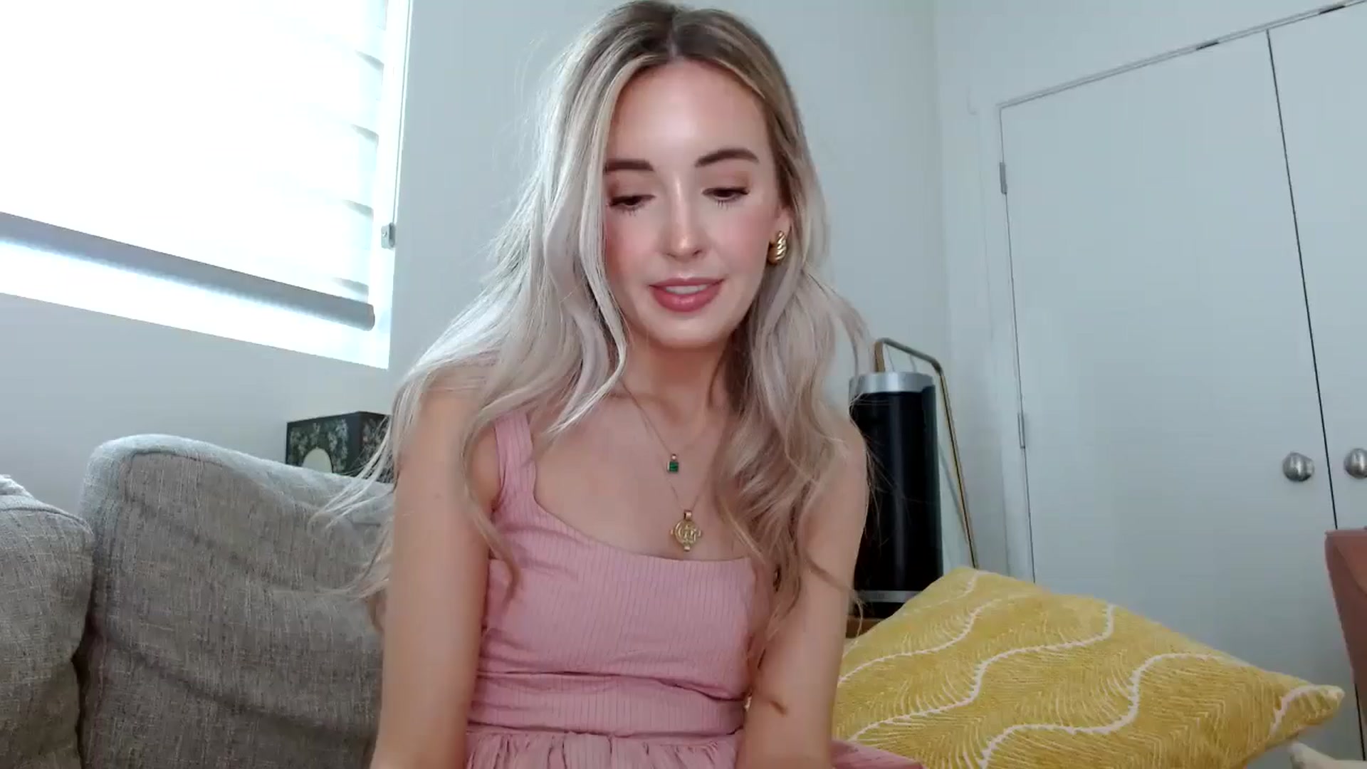 Gallery image thumbnail from Vegansoda's myfreecams stream on, 06/02/2024, 17:58 image 13 of 20