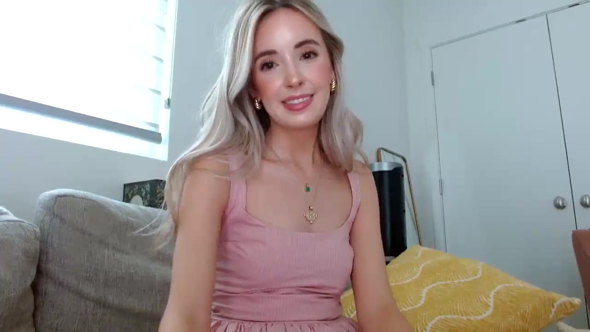 Gallery image thumbnail from Vegansoda's myfreecams stream on, 06/02/2024, 17:58 image 18 of 20