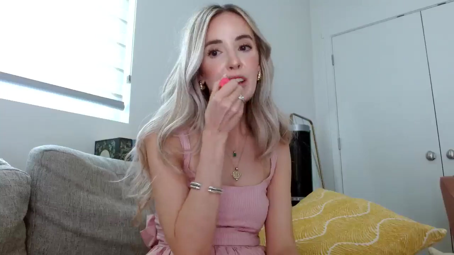 Gallery image thumbnail from Vegansoda's myfreecams stream on, 06/02/2024, 17:58 image 20 of 20