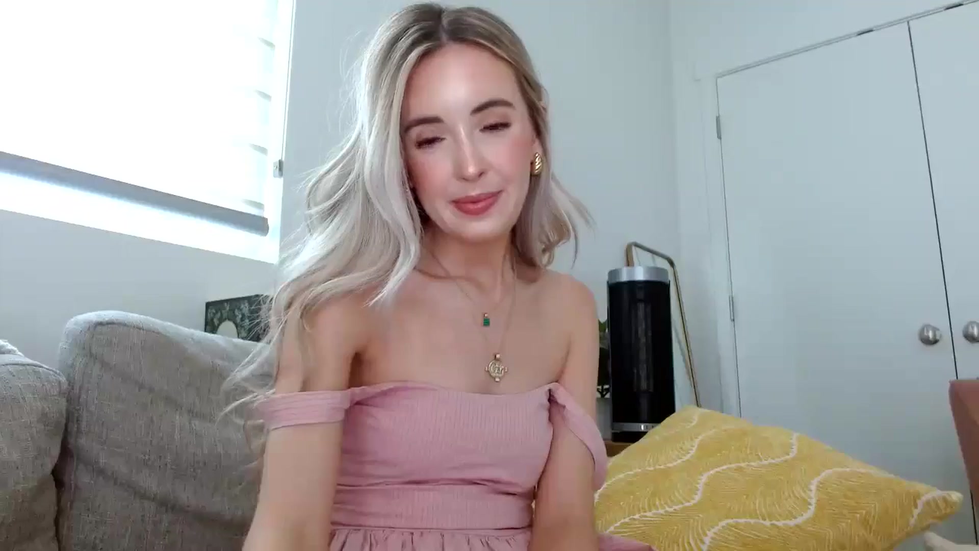 Gallery image thumbnail from Vegansoda's myfreecams stream on, 06/02/2024, 17:58 image 14 of 20