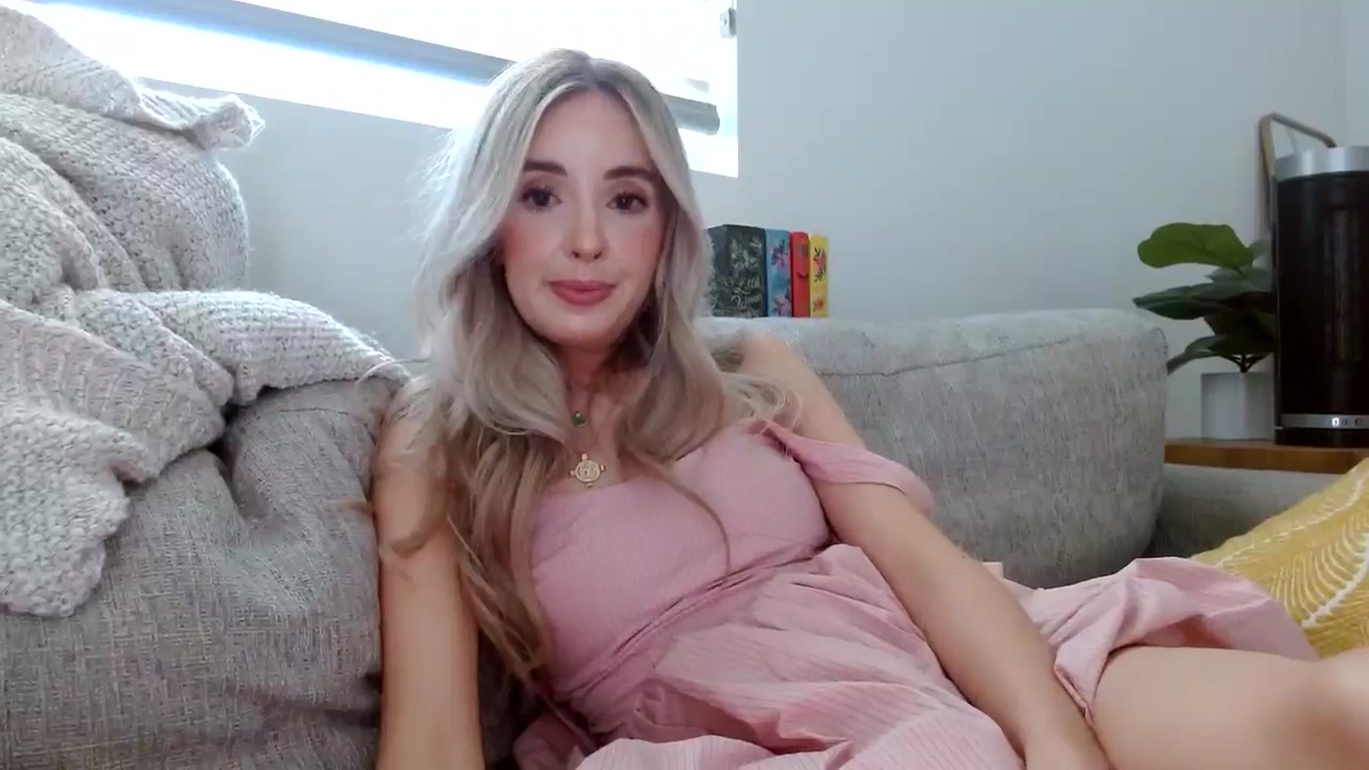 Gallery image thumbnail from Vegansoda's myfreecams stream on, 06/02/2024, 18:43 image 19 of 20
