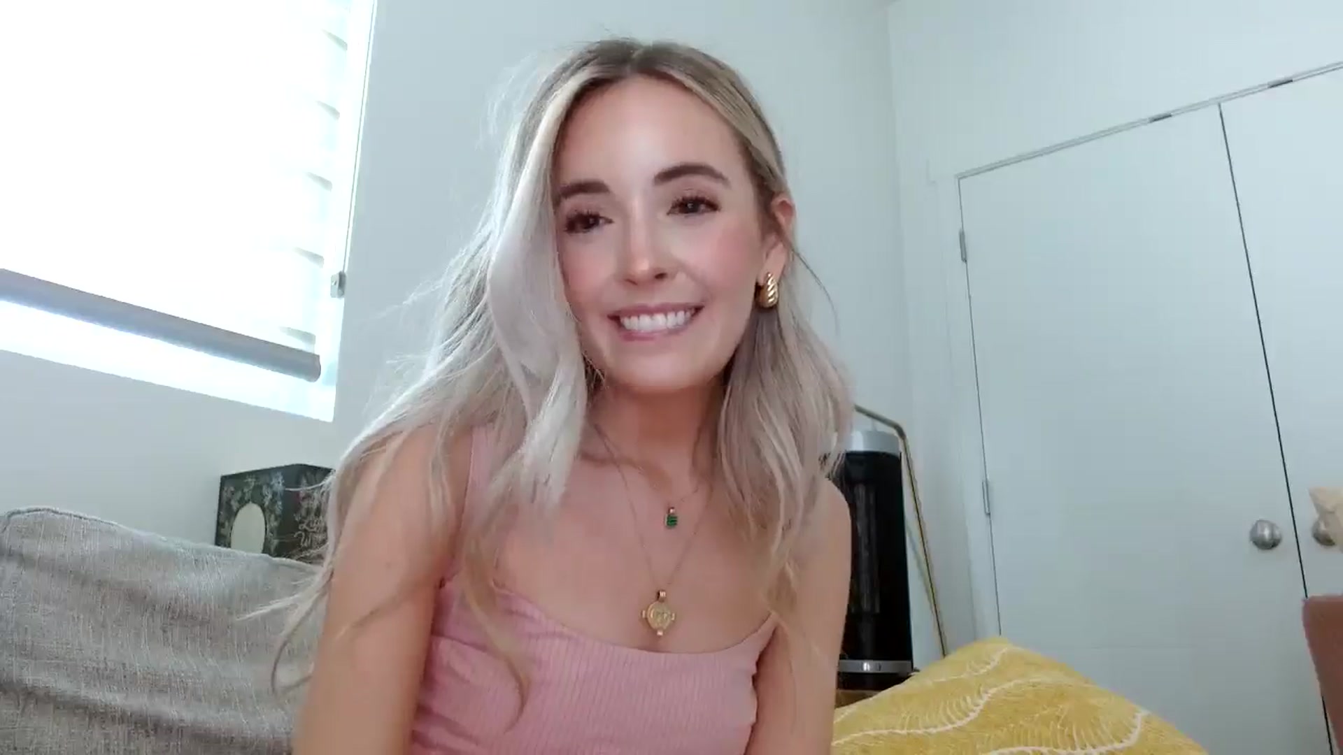 Gallery image thumbnail from Vegansoda's myfreecams stream on, 06/02/2024, 19:27 image 10 of 20