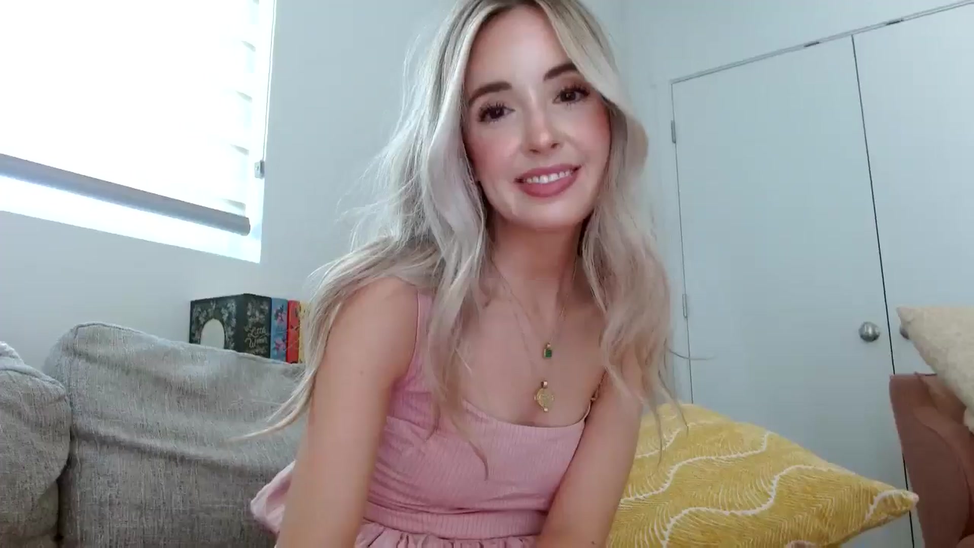 Gallery image thumbnail from Vegansoda's myfreecams stream on, 06/02/2024, 19:27 image 3 of 20