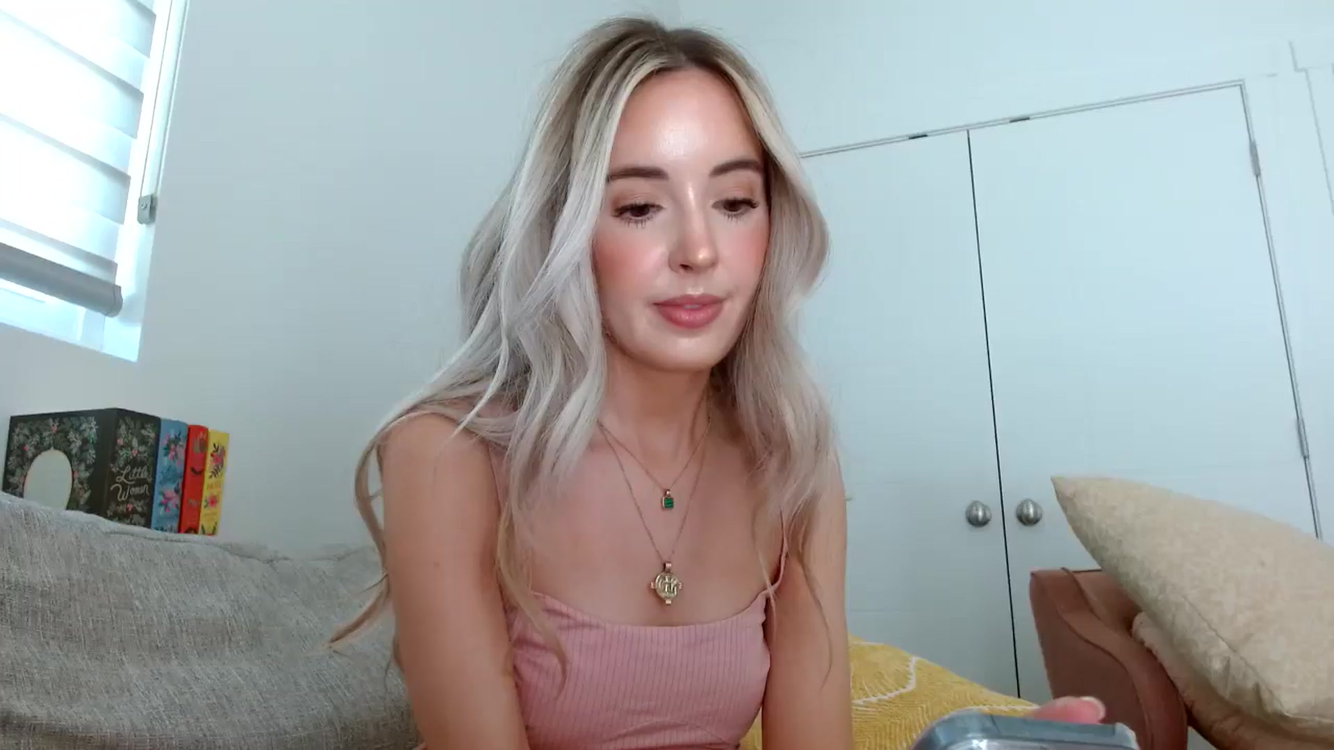 Gallery image thumbnail from Vegansoda's myfreecams stream on, 06/02/2024, 21:03 image 1 of 20