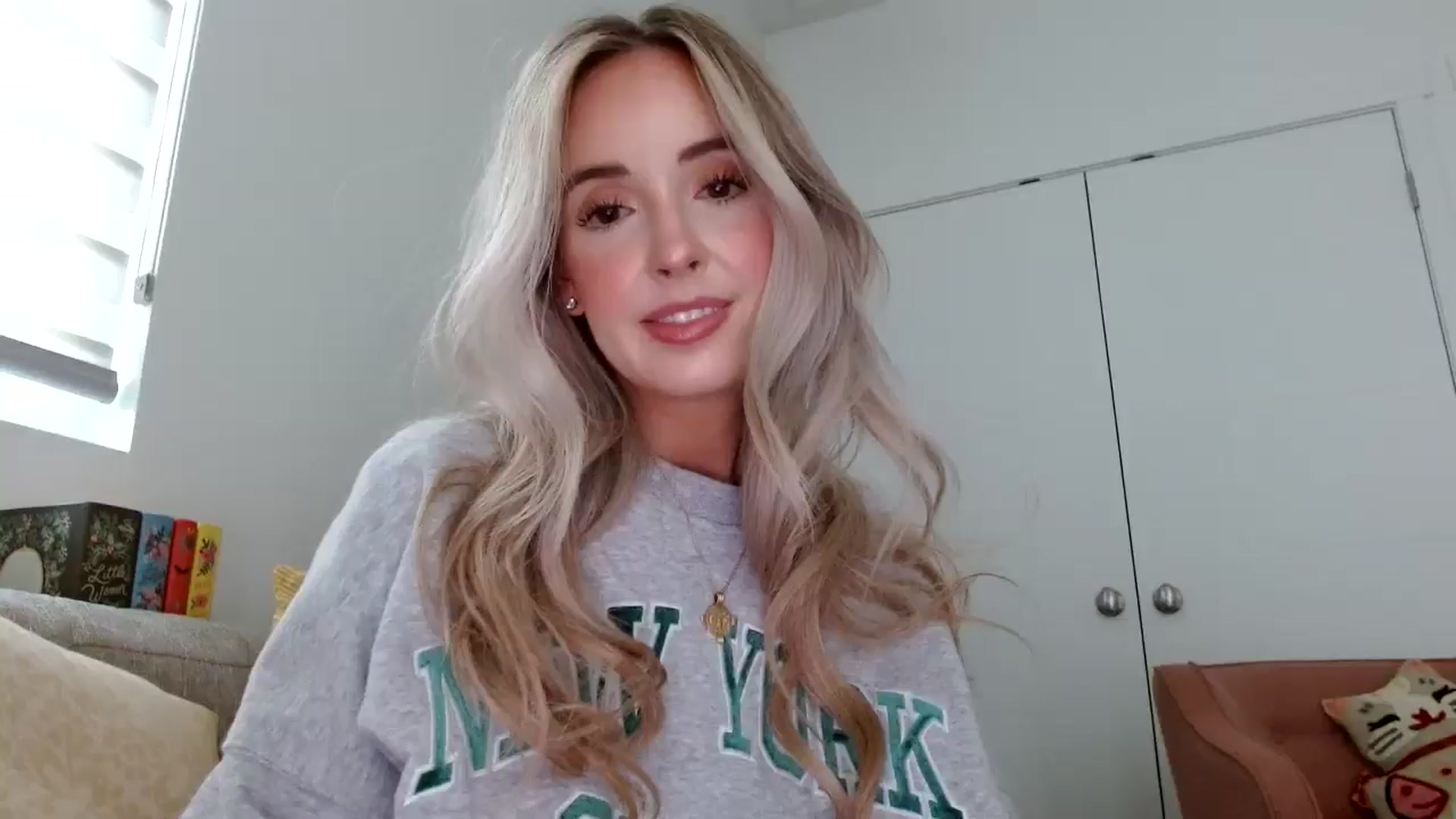 Gallery image thumbnail from Vegansoda's myfreecams stream on, 06/03/2024, 21:48 image 16 of 20