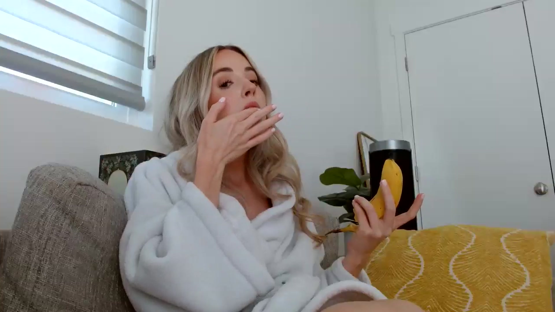 Gallery image thumbnail from Vegansoda's myfreecams stream on, 06/06/2024, 21:49 image 14 of 20