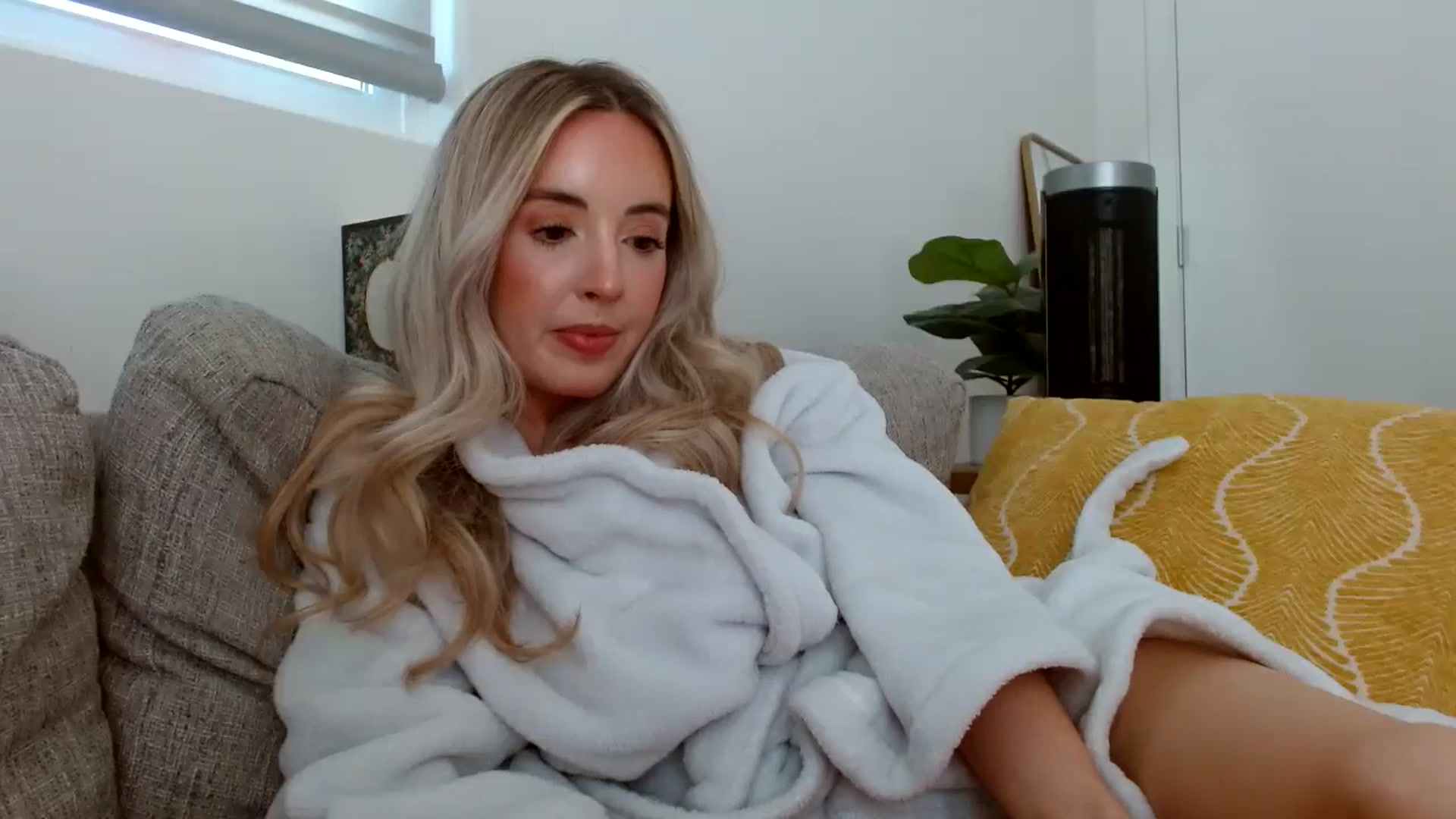 Gallery image thumbnail from Vegansoda's myfreecams stream on, 06/06/2024, 21:49 image 17 of 20