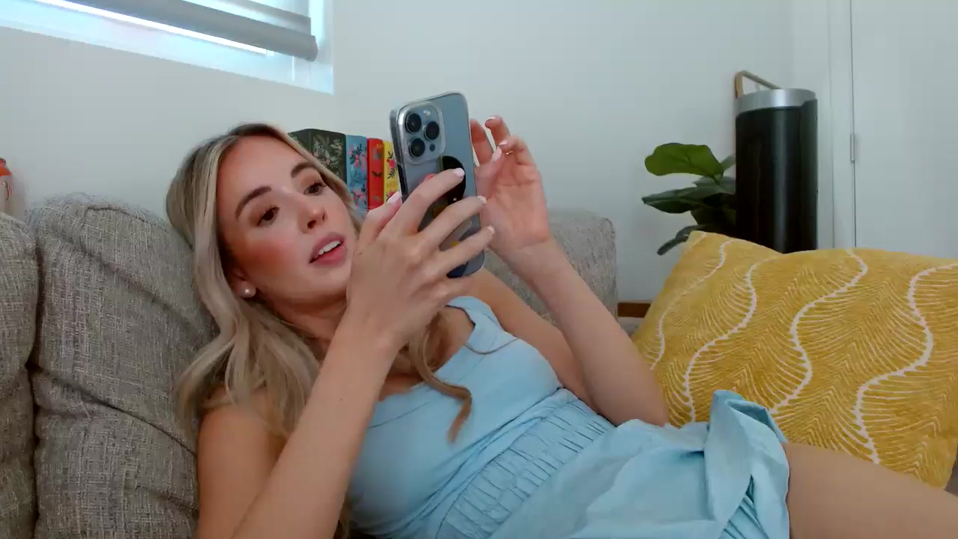 Gallery image thumbnail from Vegansoda's myfreecams stream on, 06/08/2024, 21:49 image 10 of 20