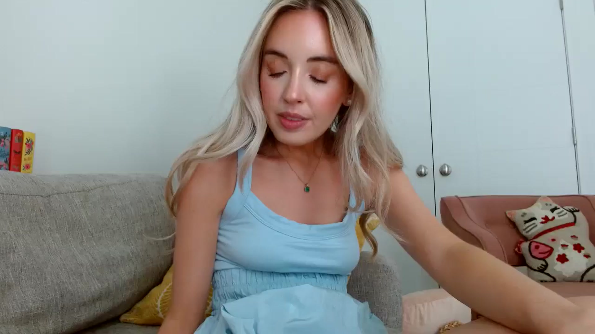 Gallery image thumbnail from Vegansoda's myfreecams stream on, 06/08/2024, 21:49 image 14 of 20