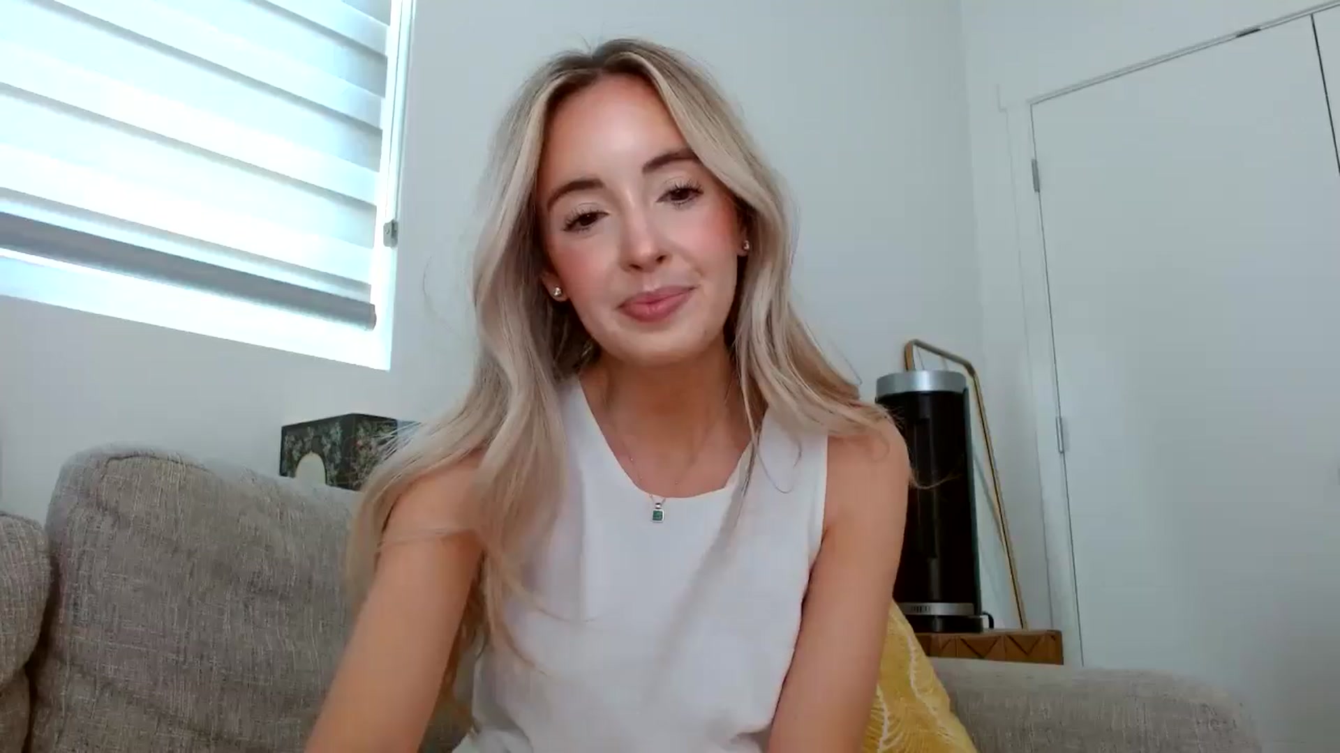 Gallery image thumbnail from Vegansoda's myfreecams stream on, 06/10/2024, 22:22 image 9 of 20