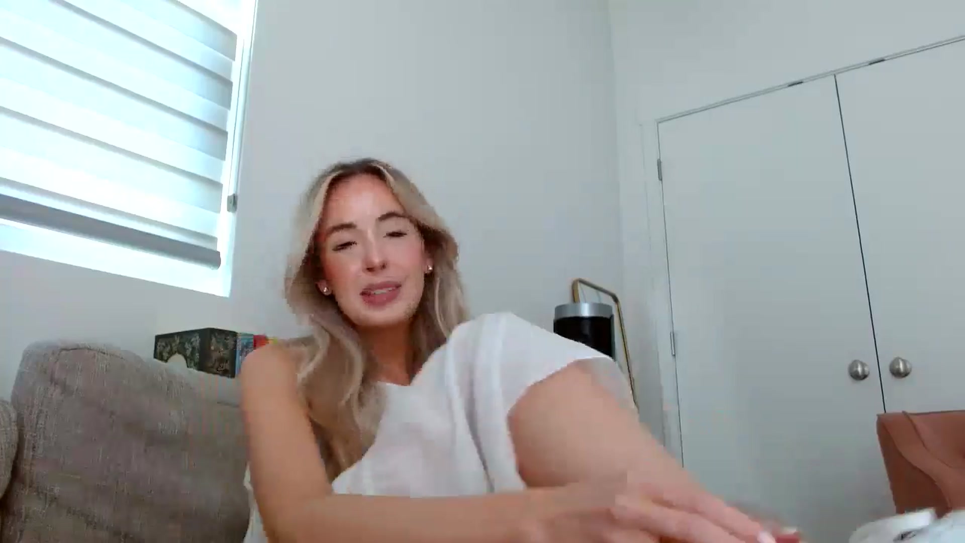 Gallery image thumbnail from Vegansoda's myfreecams stream on, 06/10/2024, 22:22 image 5 of 20