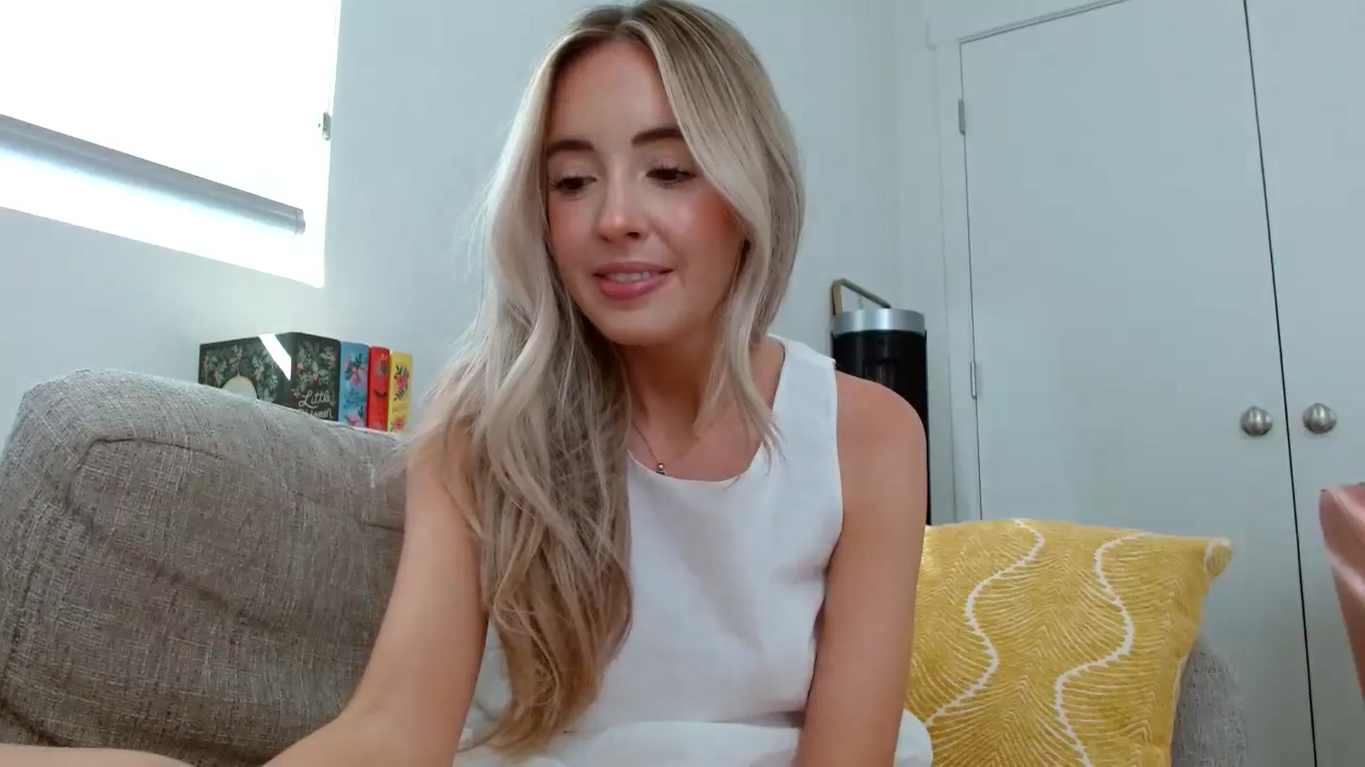 Gallery image thumbnail from Vegansoda's myfreecams stream on, 06/10/2024, 23:57 image 17 of 20