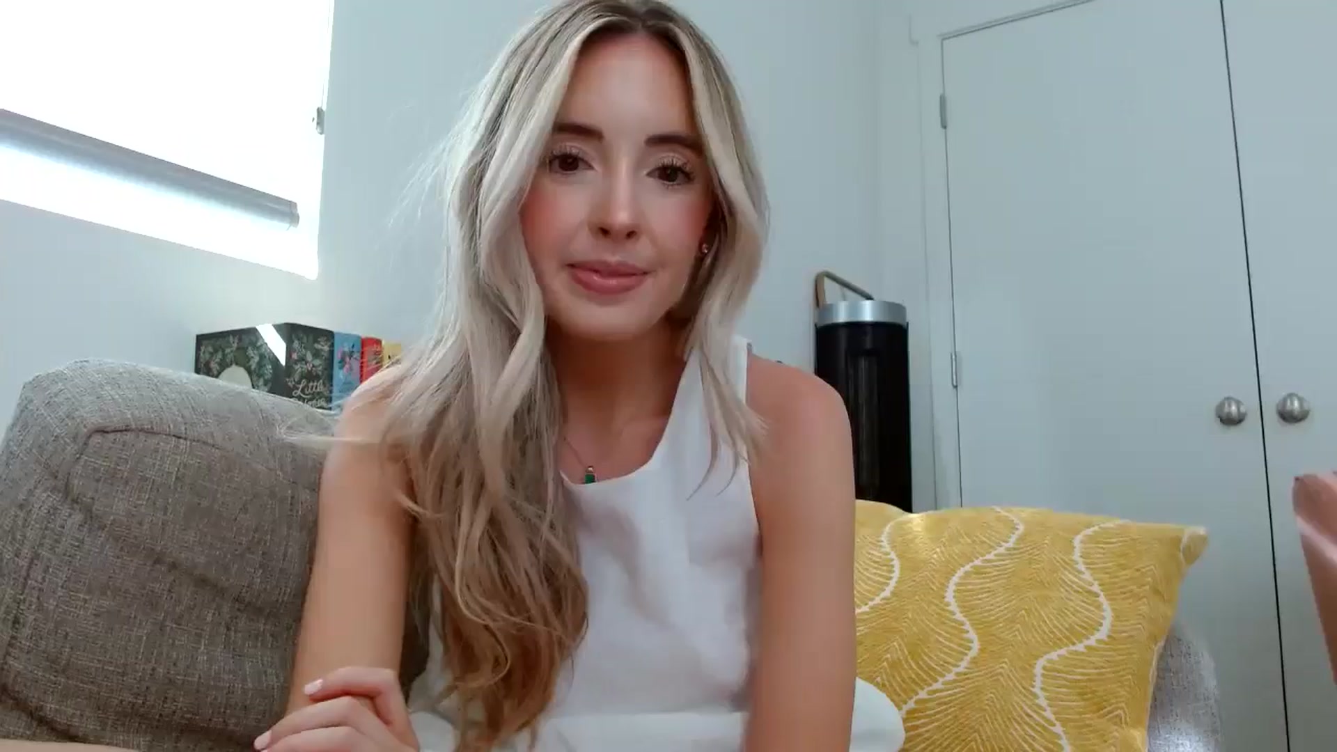 Gallery image thumbnail from Vegansoda's myfreecams stream on, 06/10/2024, 23:57 image 18 of 20