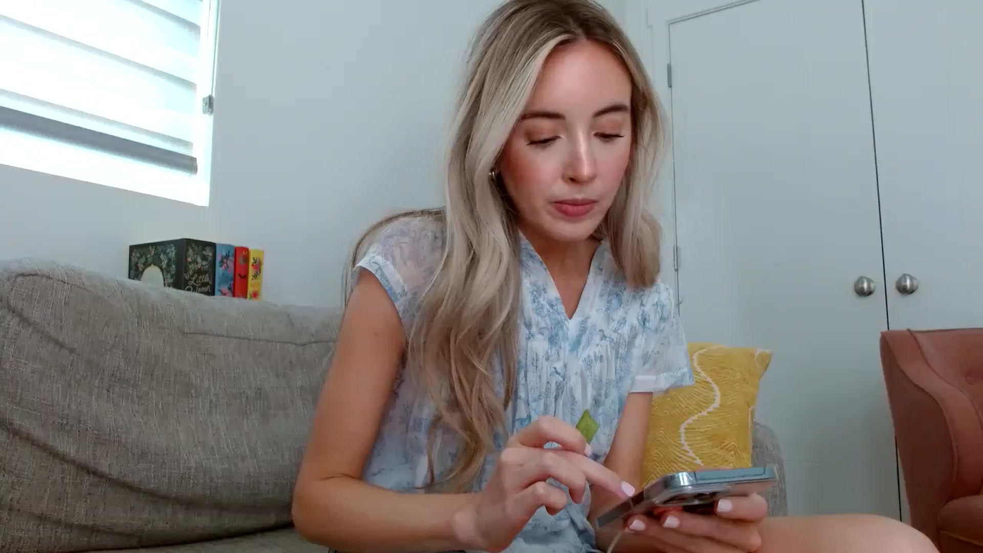 Gallery image thumbnail from Vegansoda's myfreecams stream on, 06/11/2024, 22:32 image 19 of 20