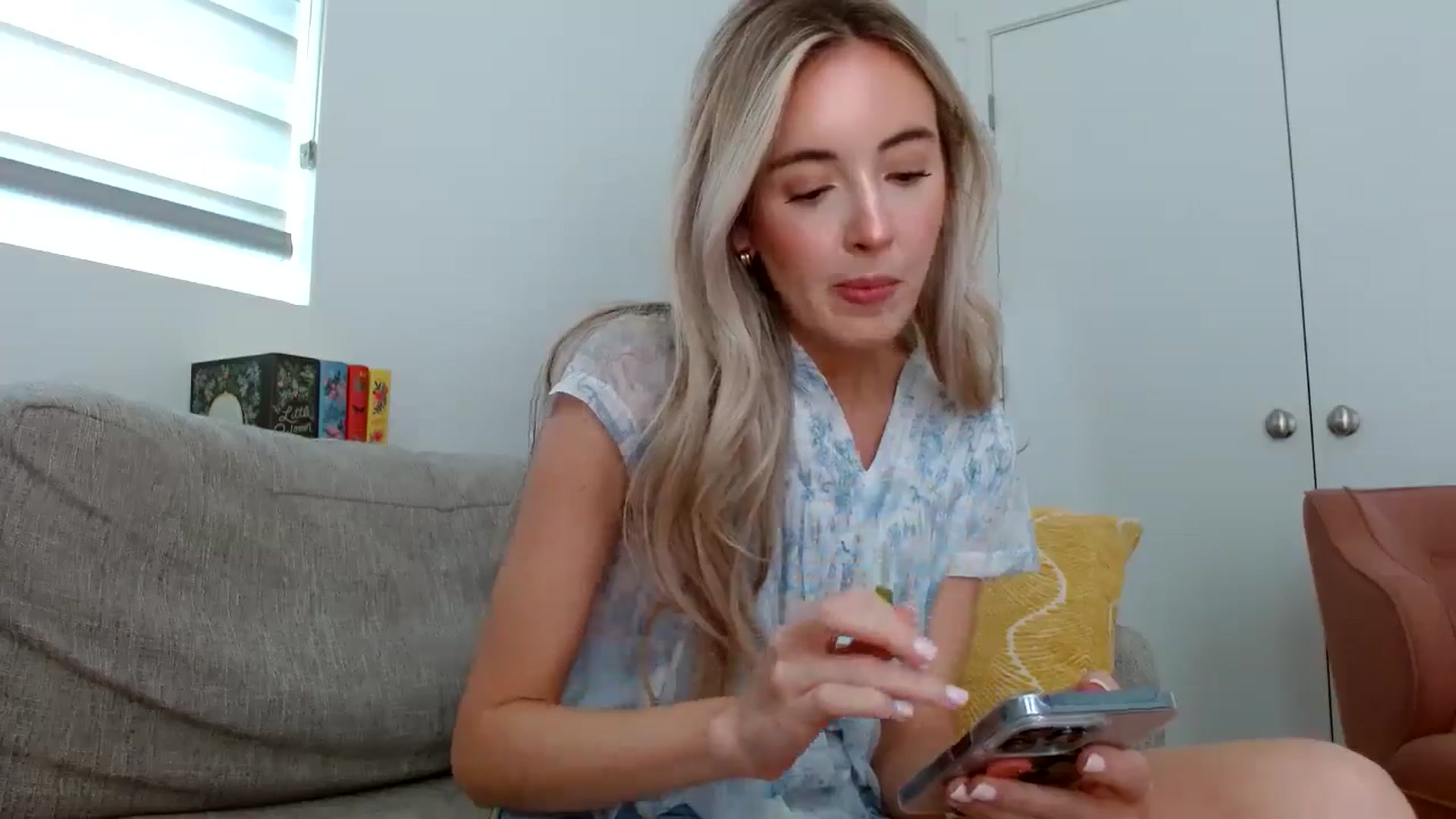 Gallery image thumbnail from Vegansoda's myfreecams stream on, 06/11/2024, 22:32 image 18 of 20