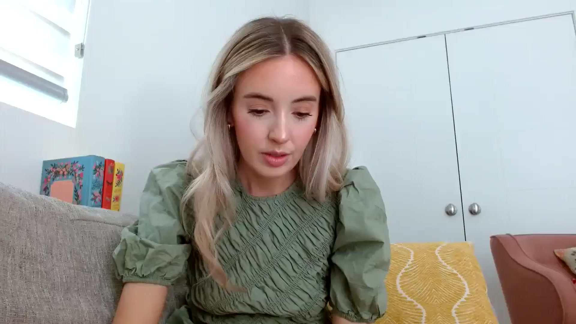 Gallery image thumbnail from Vegansoda's myfreecams stream on, 06/12/2024, 22:10 image 19 of 20