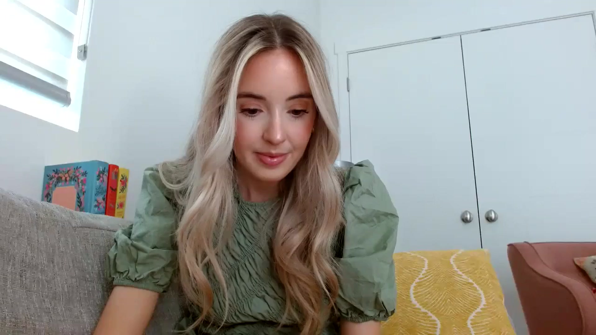 Gallery image thumbnail from Vegansoda's myfreecams stream on, 06/12/2024, 22:10 image 14 of 20