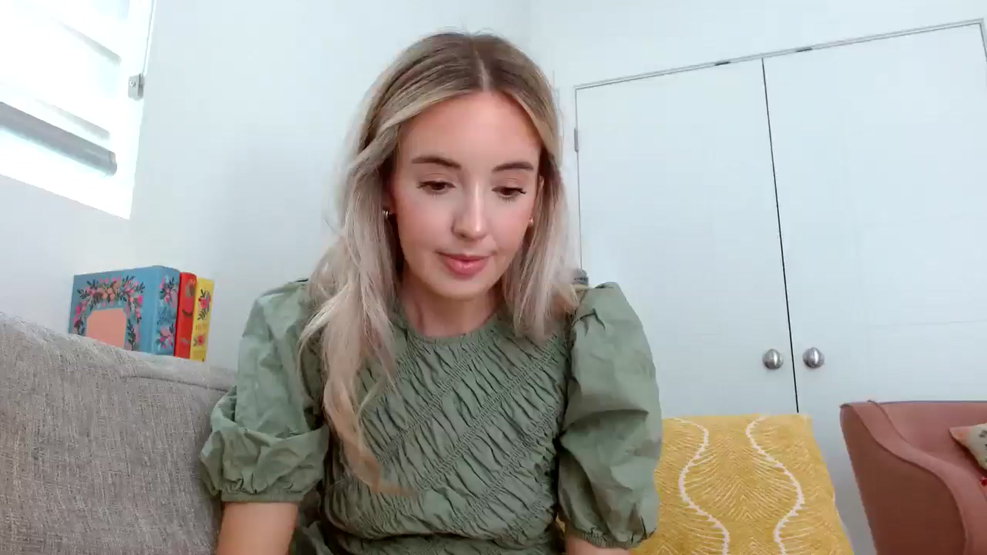 Gallery image thumbnail from Vegansoda's myfreecams stream on, 06/12/2024, 22:10 image 18 of 20