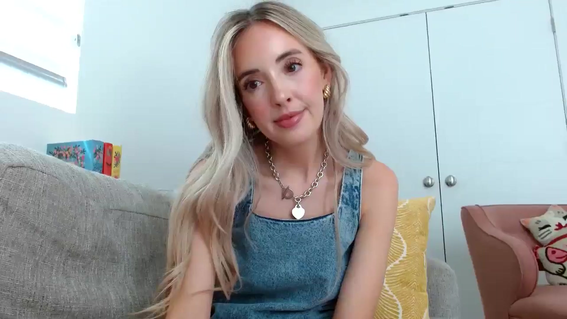 Gallery image thumbnail from Vegansoda's myfreecams stream on, 06/16/2024, 23:17 image 8 of 20