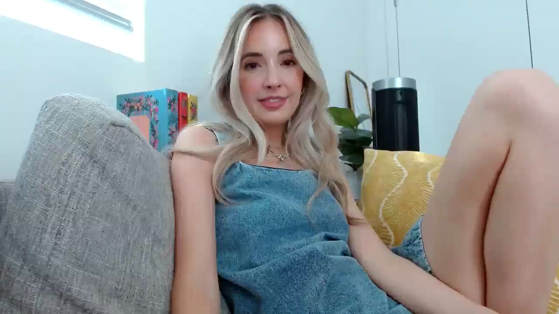 Gallery image thumbnail from Vegansoda's myfreecams stream on, 06/16/2024, 23:17 image 13 of 20