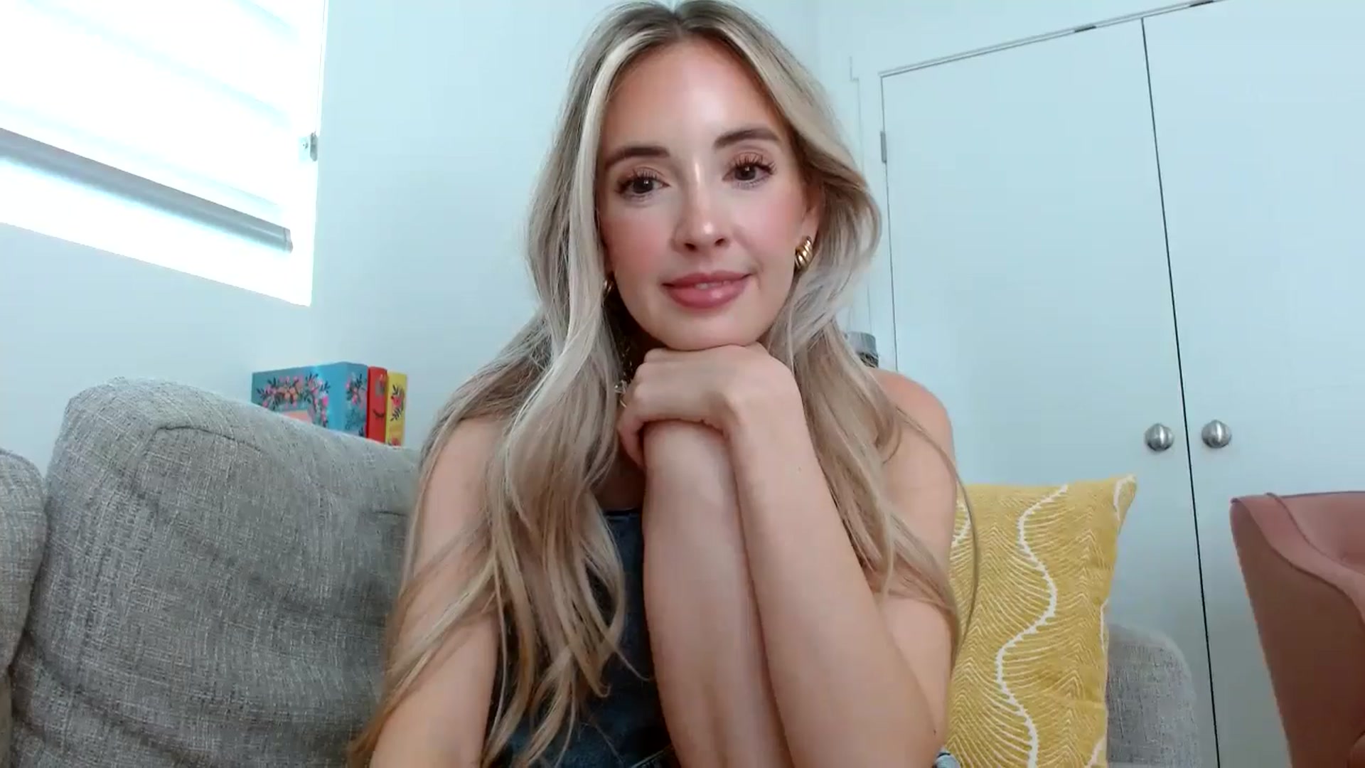 Gallery image thumbnail from Vegansoda's myfreecams stream on, 06/16/2024, 23:17 image 3 of 20