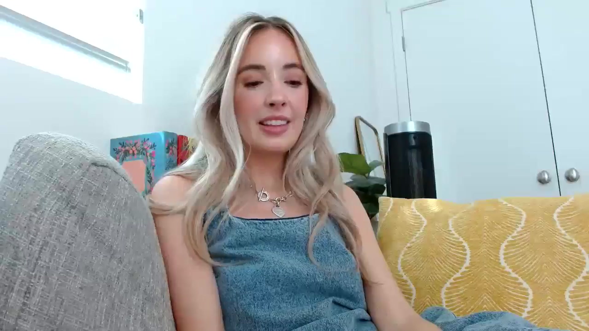 Gallery image thumbnail from Vegansoda's myfreecams stream on, 06/16/2024, 23:17 image 12 of 20