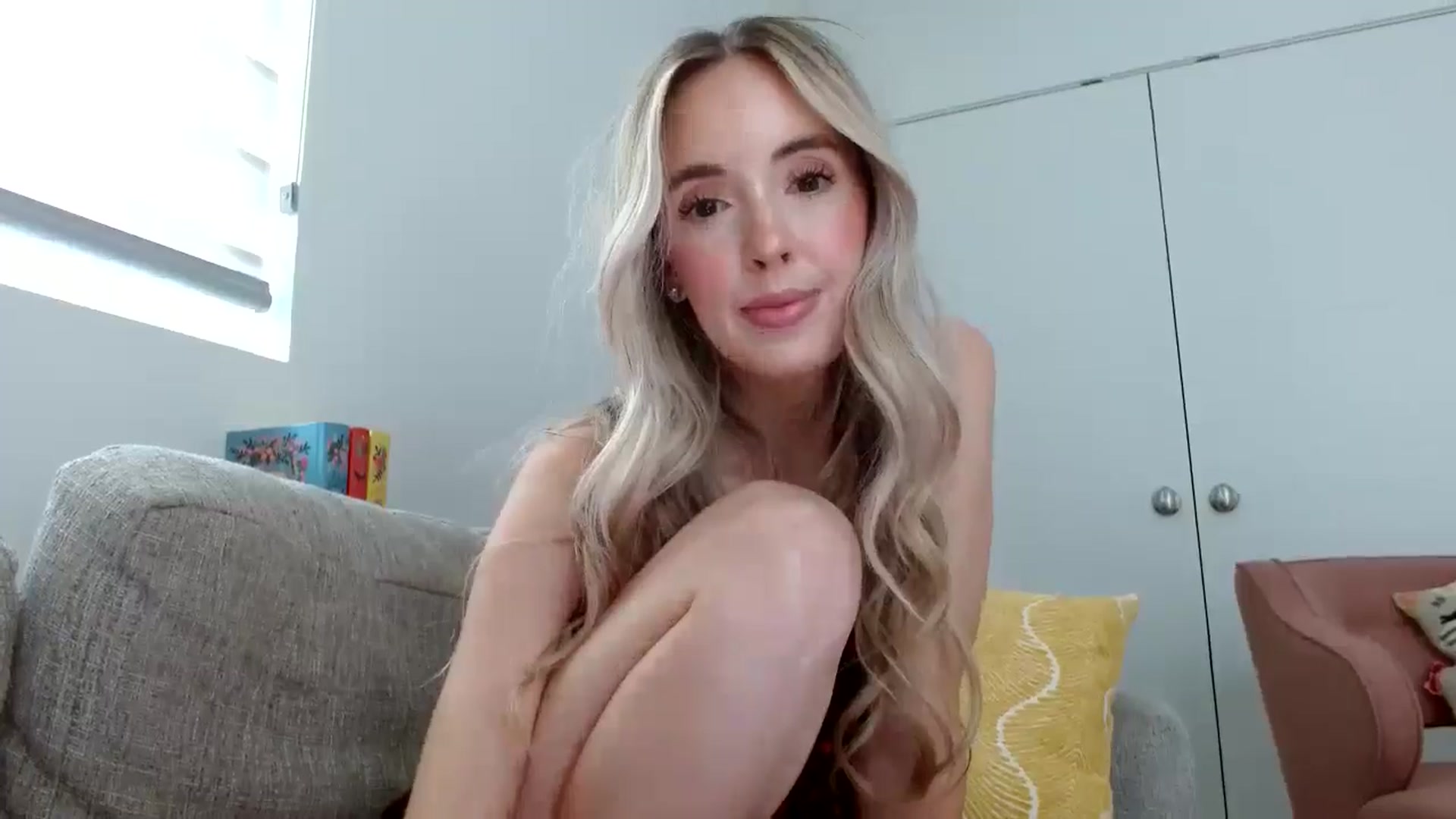 Gallery image thumbnail from Vegansoda's myfreecams stream on, 06/17/2024, 22:27 image 16 of 20