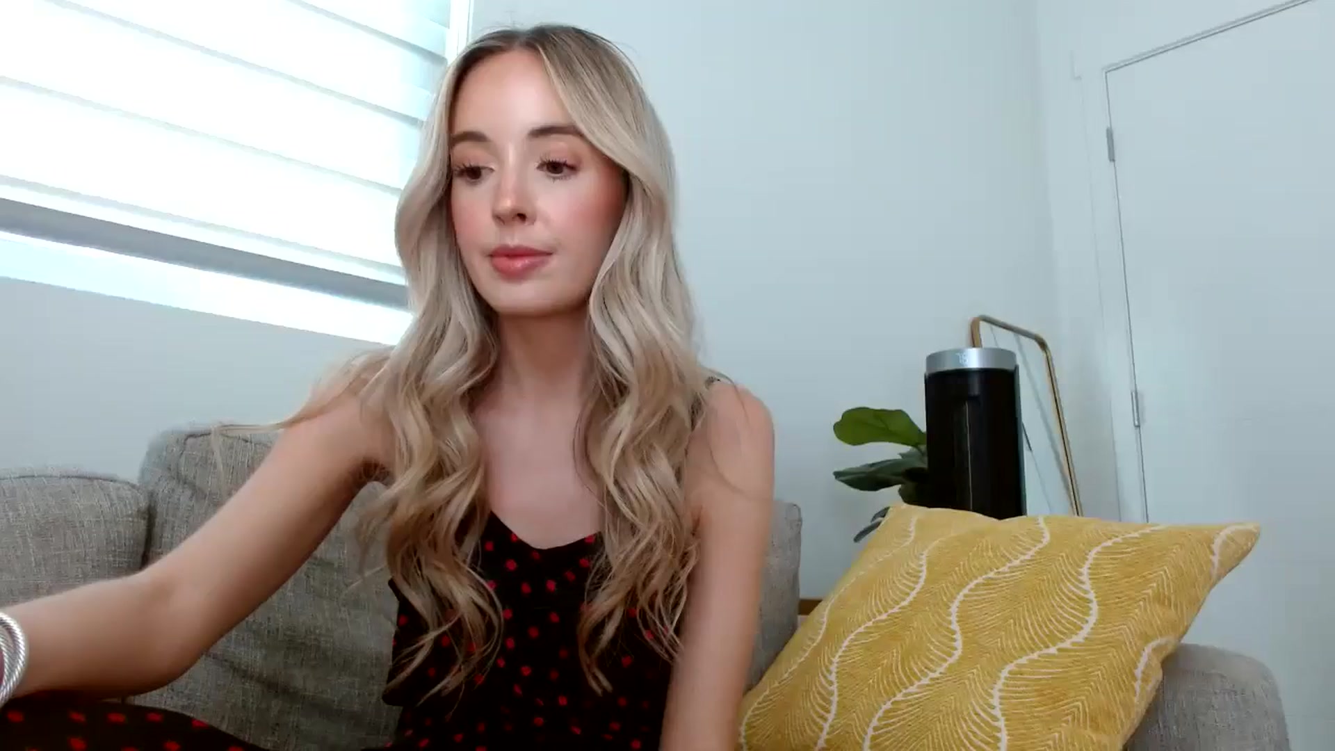 Gallery image thumbnail from Vegansoda's myfreecams stream on, 06/17/2024, 22:27 image 1 of 20