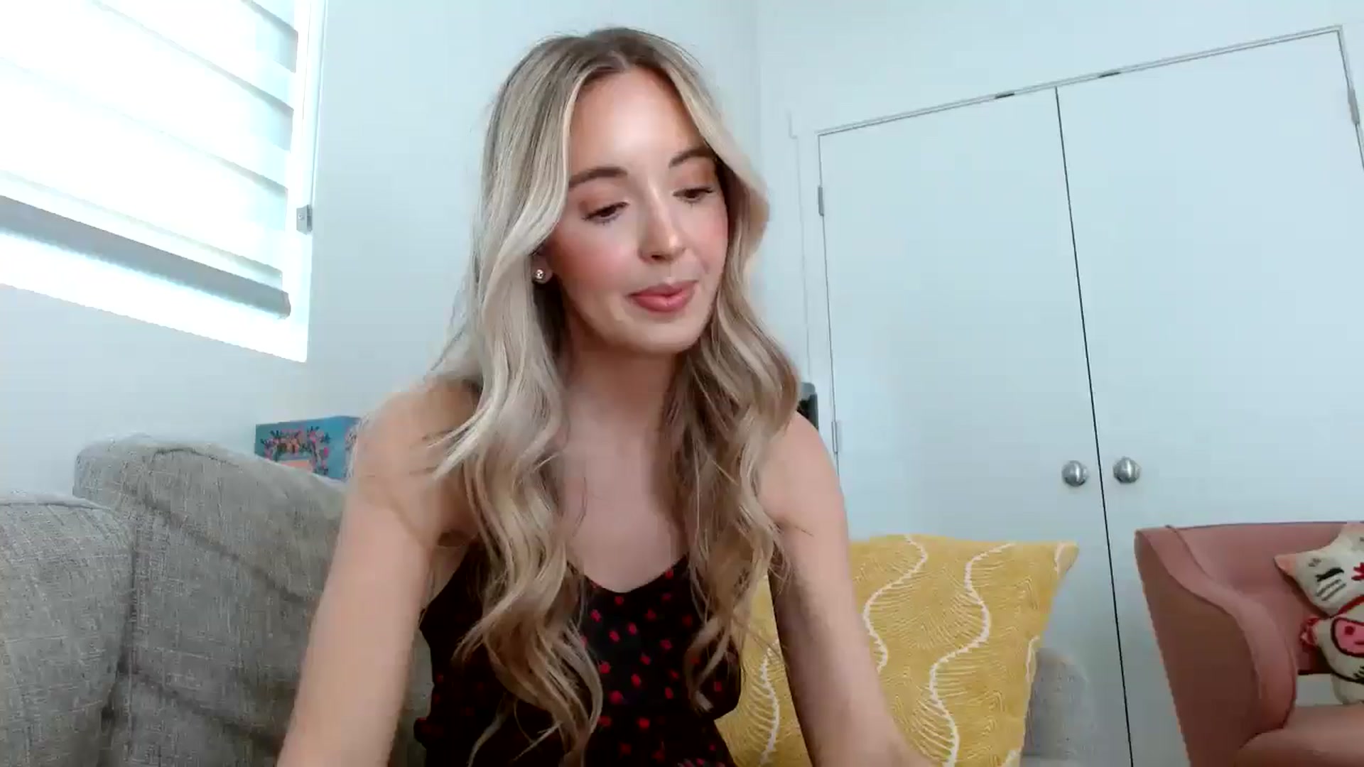 Gallery image thumbnail from Vegansoda's myfreecams stream on, 06/17/2024, 22:27 image 4 of 20