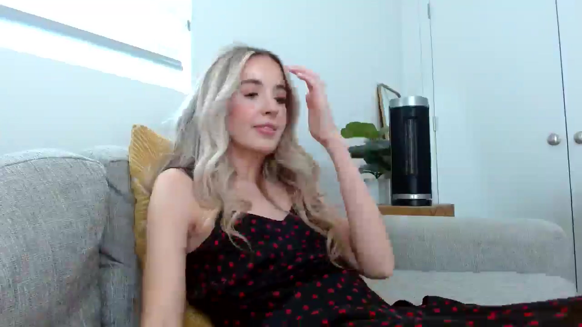 Gallery image thumbnail from Vegansoda's myfreecams stream on, 06/17/2024, 23:30 image 5 of 20