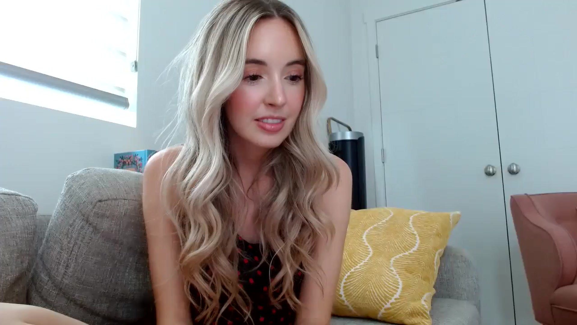 Gallery image thumbnail from Vegansoda's myfreecams stream on, 06/17/2024, 23:30 image 2 of 20