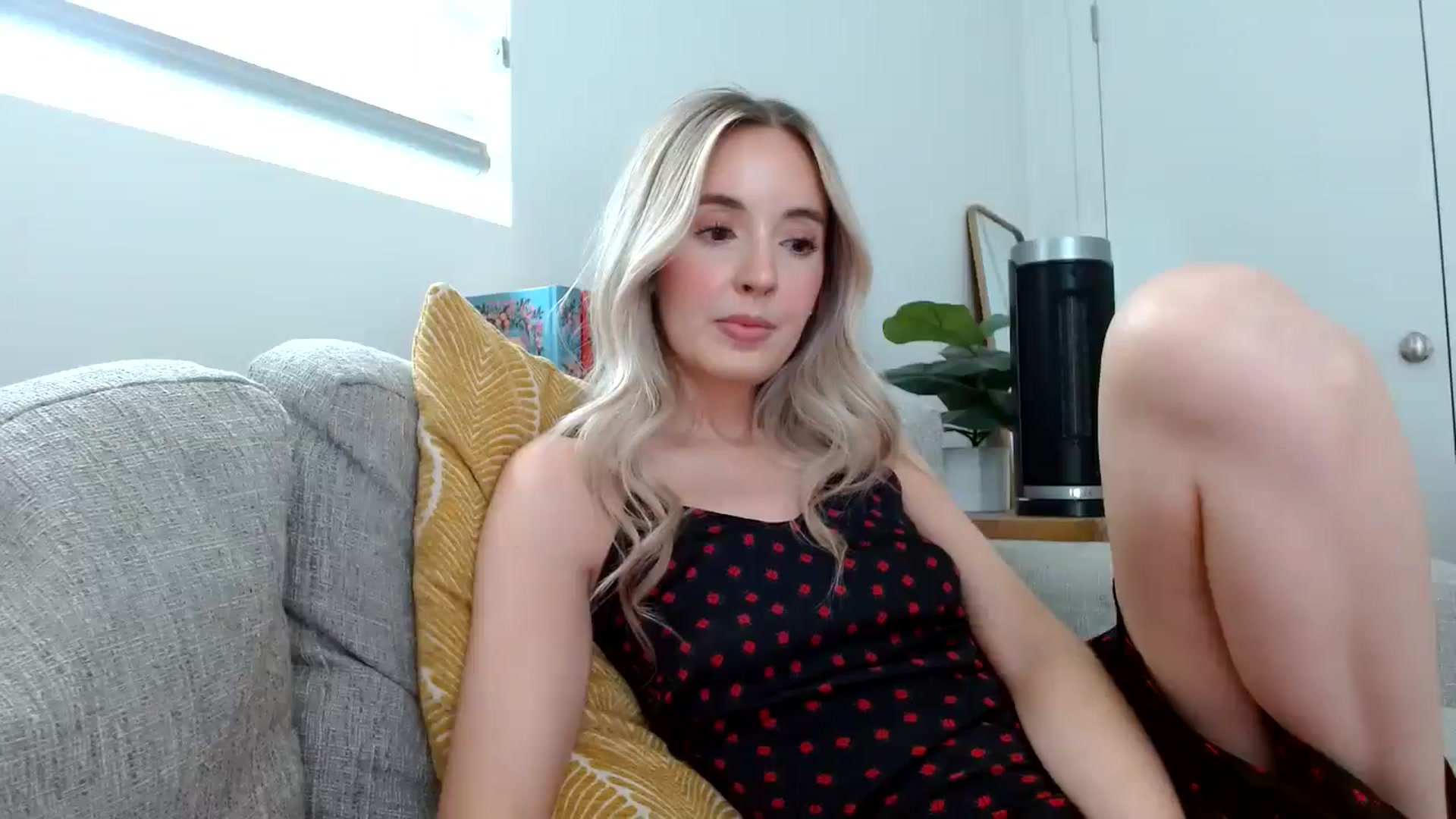 Gallery image thumbnail from Vegansoda's myfreecams stream on, 06/17/2024, 23:30 image 12 of 20