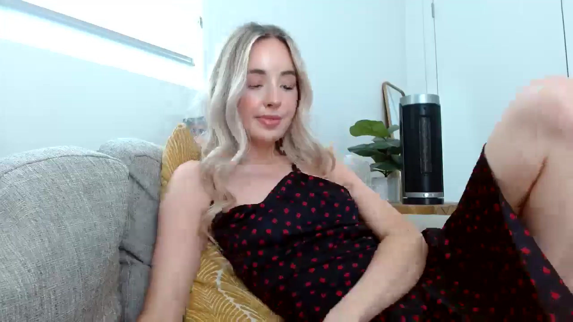 Gallery image thumbnail from Vegansoda's myfreecams stream on, 06/17/2024, 23:30 image 10 of 20