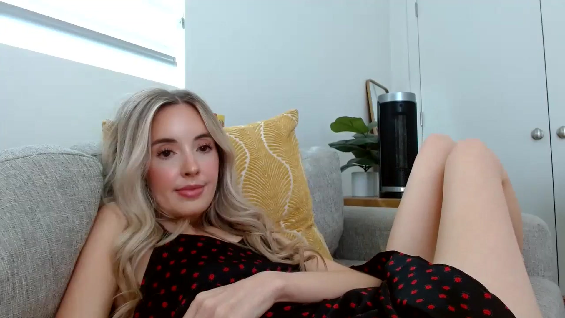 Gallery image thumbnail from Vegansoda's myfreecams stream on, 06/17/2024, 23:30 image 8 of 20