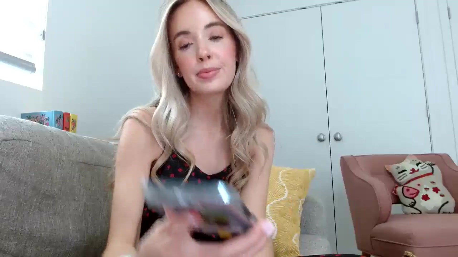 Gallery image thumbnail from Vegansoda's myfreecams stream on, 06/17/2024, 23:30 image 4 of 20
