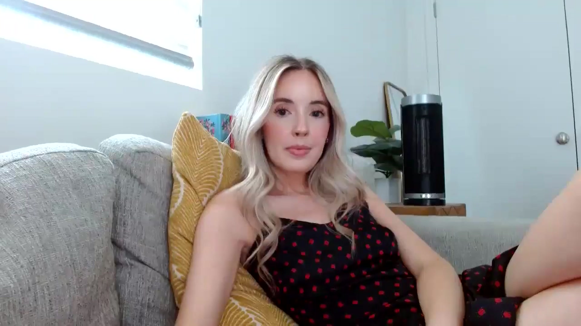 Gallery image thumbnail from Vegansoda's myfreecams stream on, 06/17/2024, 23:30 image 15 of 20
