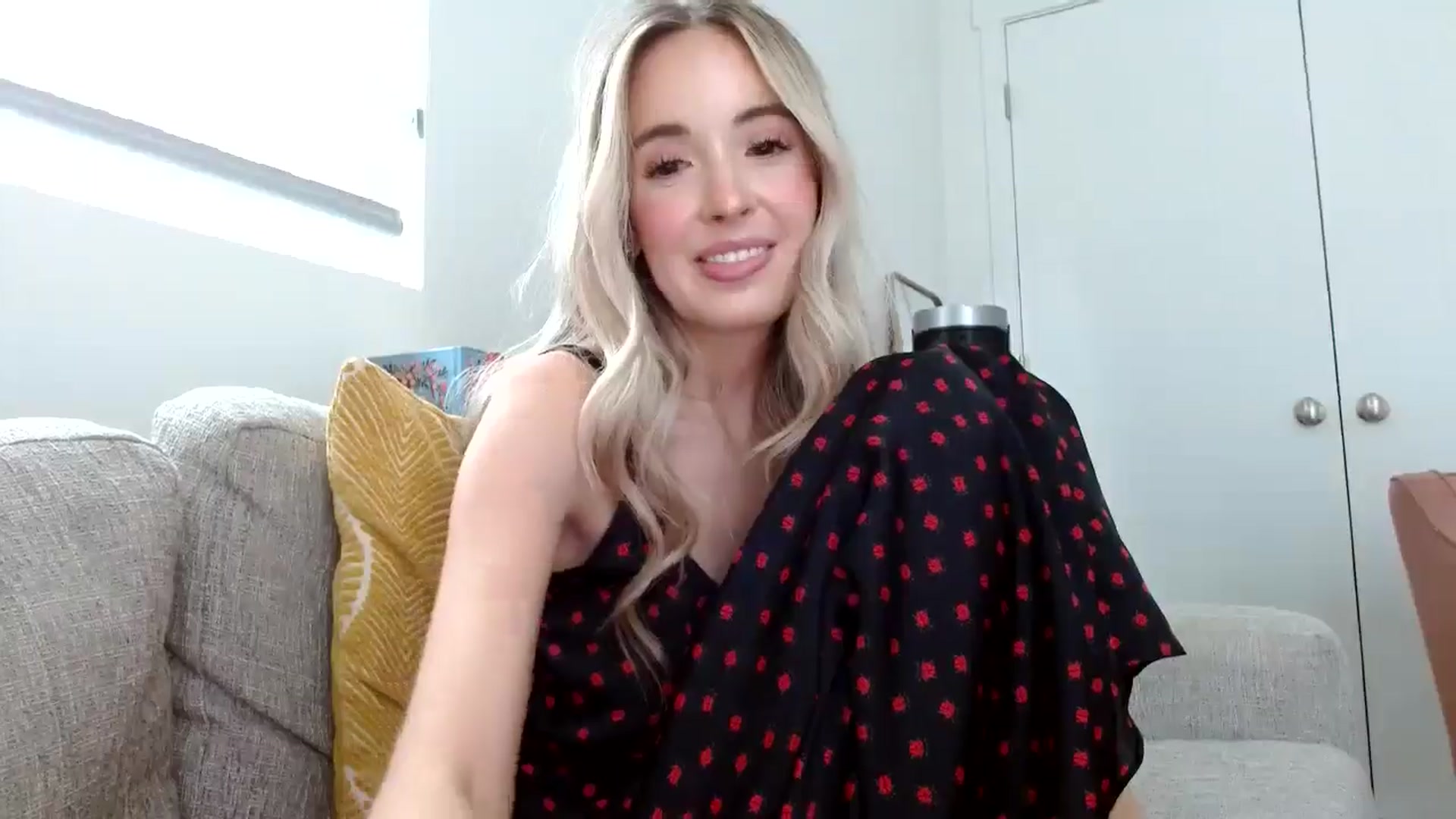 Gallery image thumbnail from Vegansoda's myfreecams stream on, 06/17/2024, 23:30 image 19 of 20