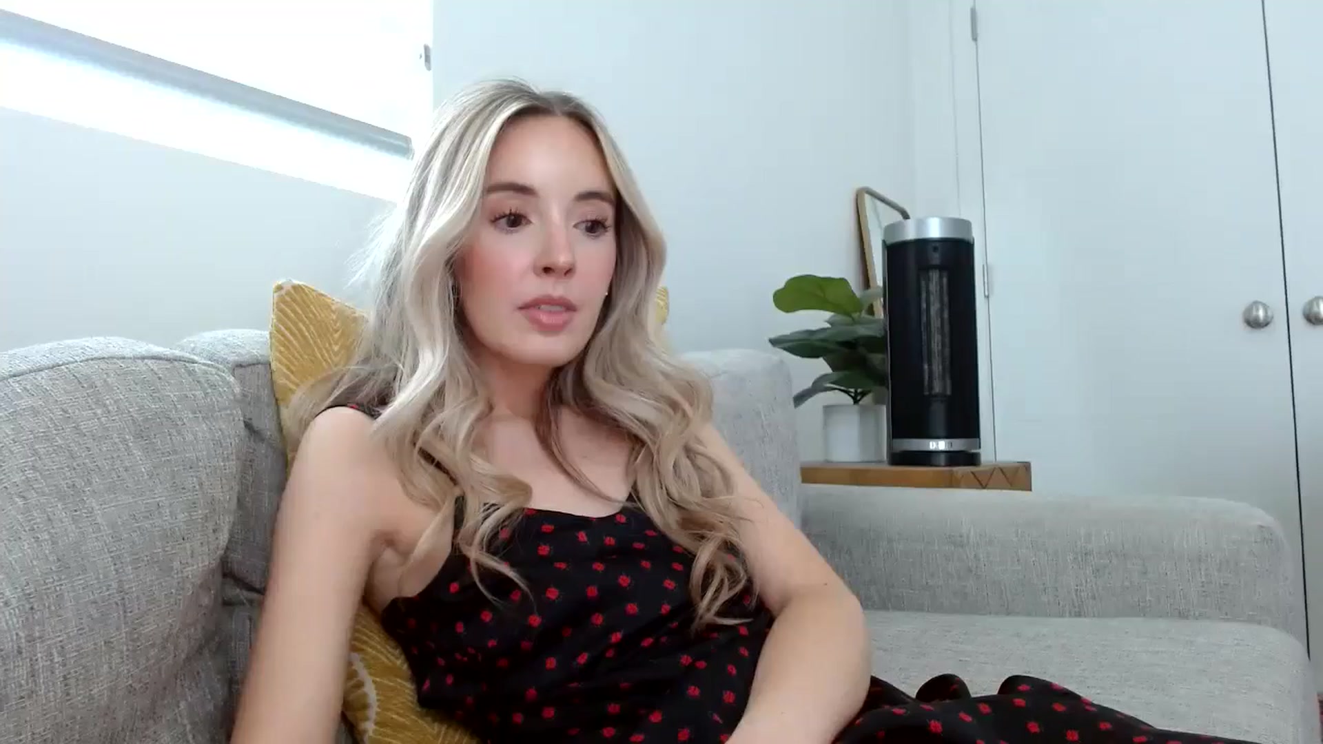 Gallery image thumbnail from Vegansoda's myfreecams stream on, 06/17/2024, 23:30 image 6 of 20