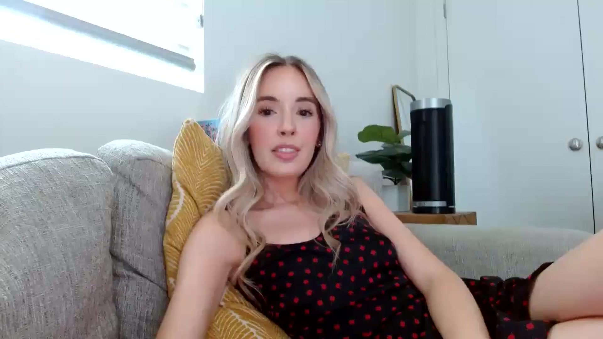 Gallery image thumbnail from Vegansoda's myfreecams stream on, 06/17/2024, 23:30 image 16 of 20