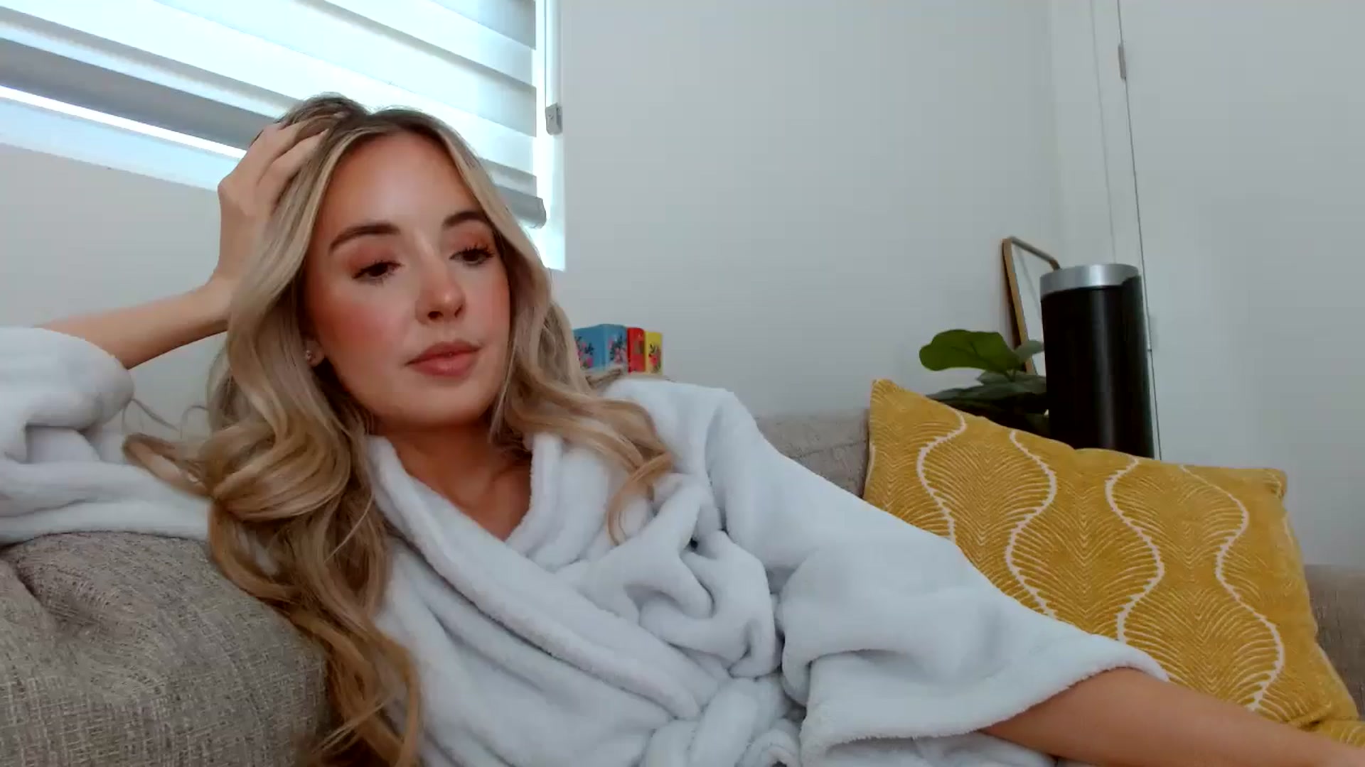 Gallery image thumbnail from Vegansoda's myfreecams stream on, 06/18/2024, 22:27 image 9 of 20