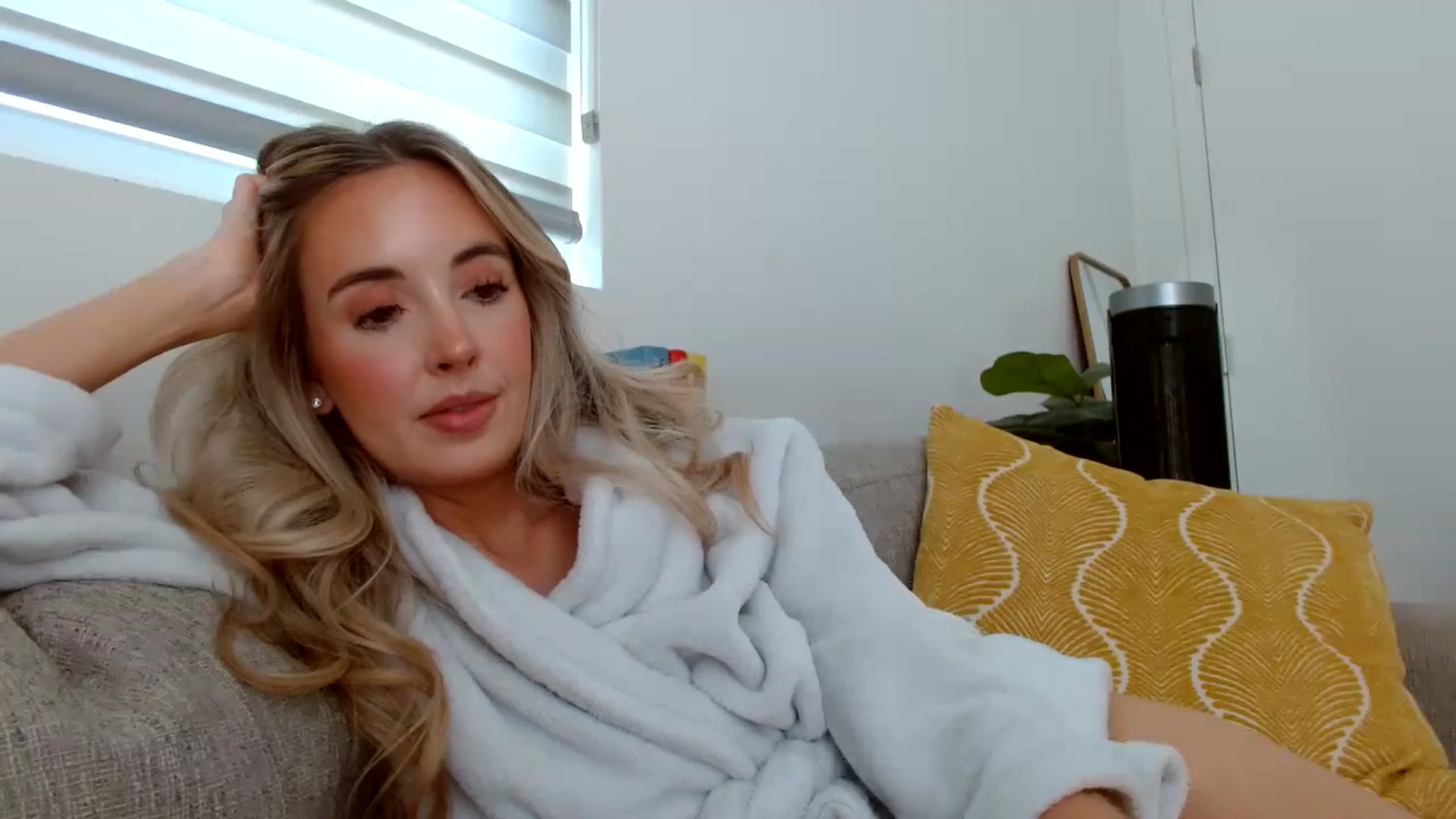 Gallery image thumbnail from Vegansoda's myfreecams stream on, 06/18/2024, 22:27 image 10 of 20