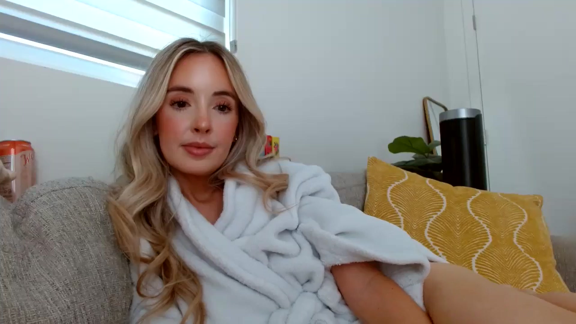 Gallery image thumbnail from Vegansoda's myfreecams stream on, 06/18/2024, 22:27 image 8 of 20