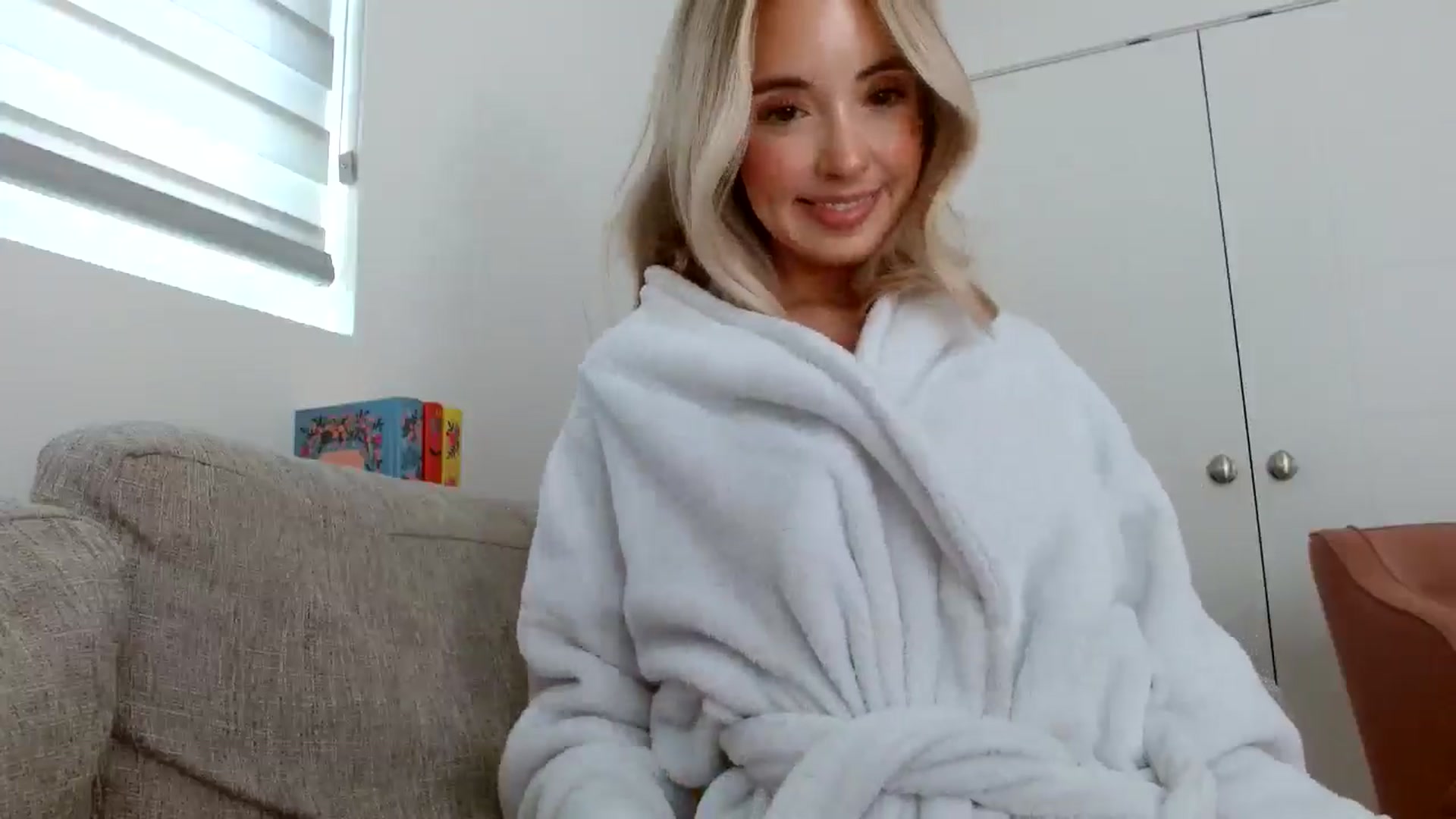Gallery image thumbnail from Vegansoda's myfreecams stream on, 06/18/2024, 22:27 image 11 of 20