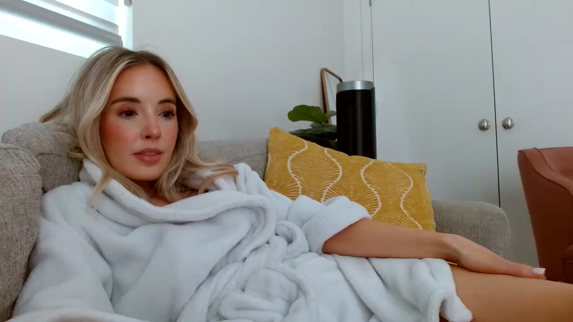 Gallery image thumbnail from Vegansoda's myfreecams stream on, 06/18/2024, 22:27 image 12 of 20