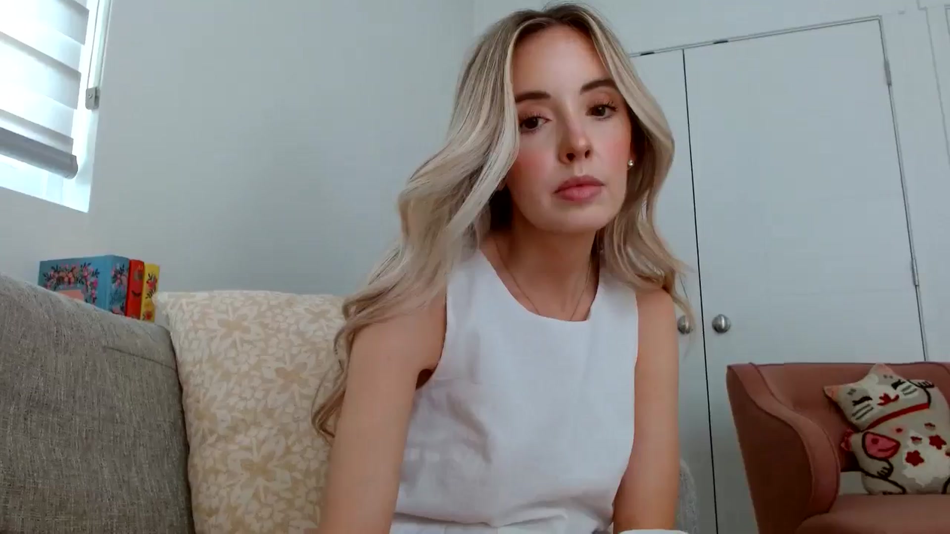 Gallery image thumbnail from Vegansoda's myfreecams stream on, 06/19/2024, 22:33 image 10 of 20