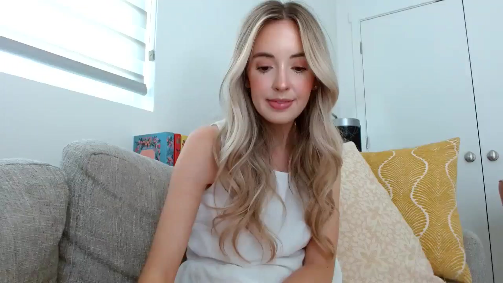 Gallery image thumbnail from Vegansoda's myfreecams stream on, 06/19/2024, 22:33 image 1 of 20