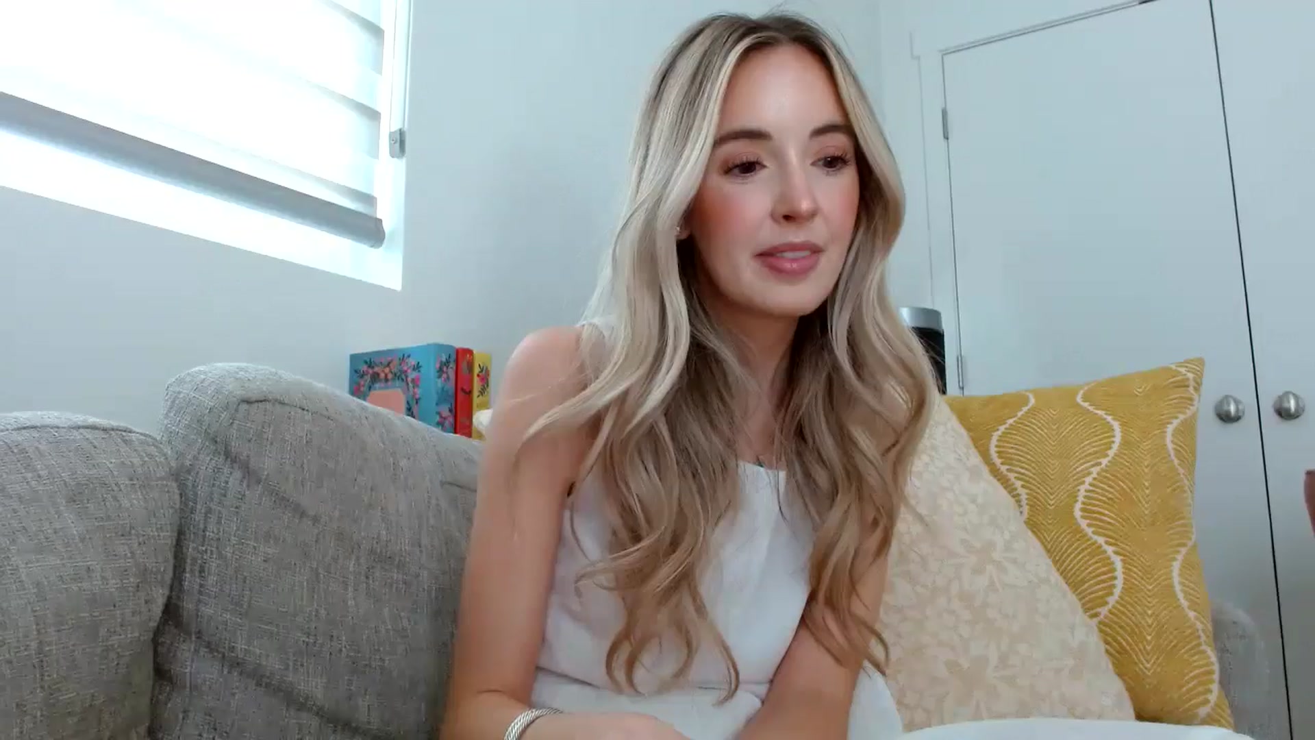 Gallery image thumbnail from Vegansoda's myfreecams stream on, 06/19/2024, 22:33 image 4 of 20