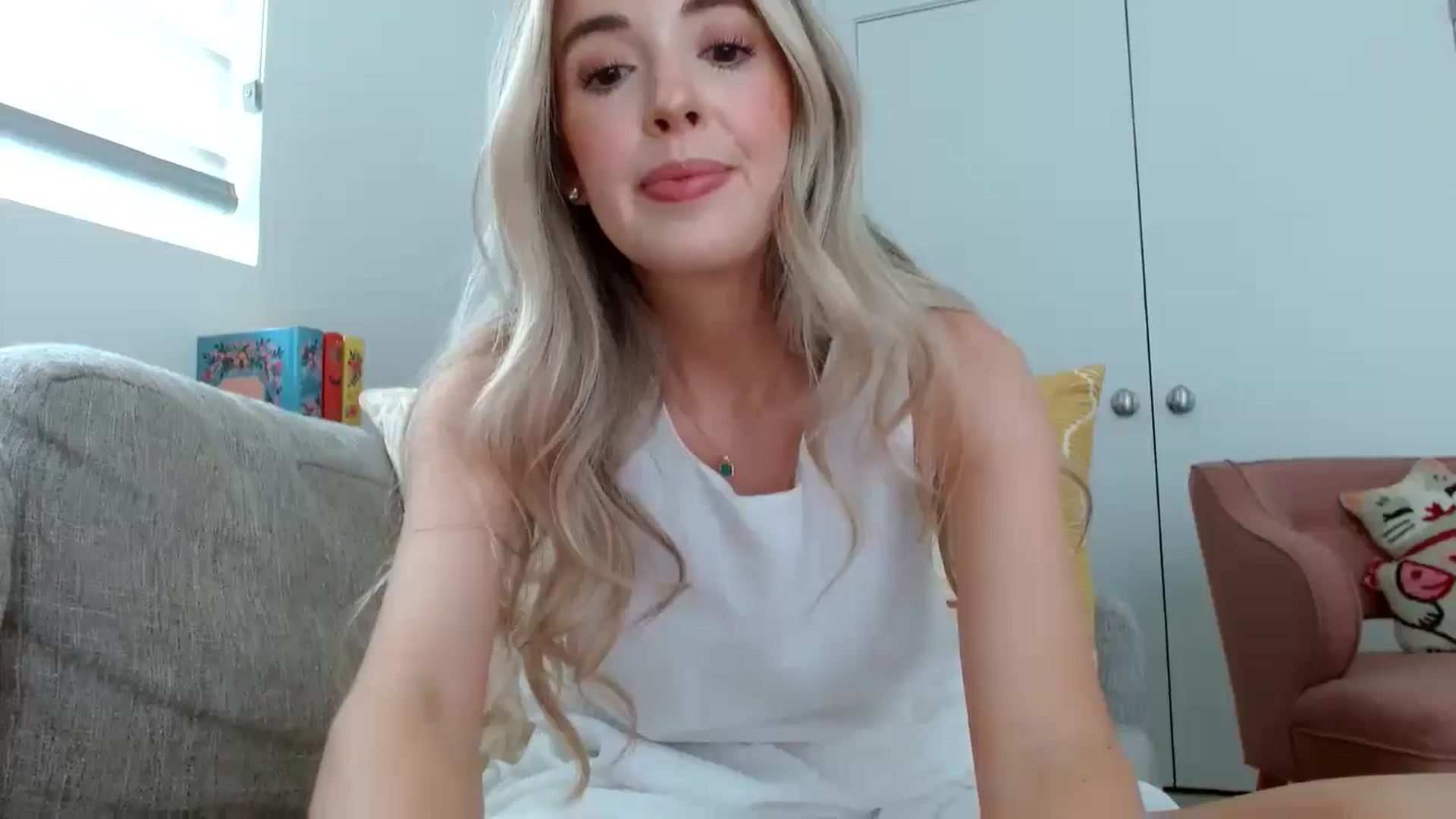 Gallery image thumbnail from Vegansoda's myfreecams stream on, 06/19/2024, 22:33 image 20 of 20